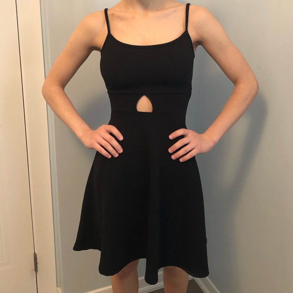 (NWOT) Cute Cutout Little Black Dress